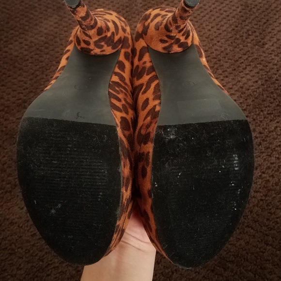 Animal Print Wet Seal Platform Heels - NWOT - Picture 3 of 3